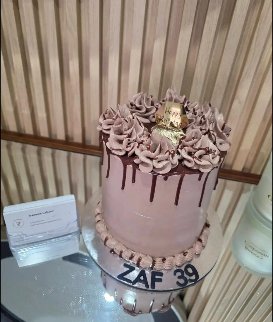 Chocolate ganache drip cake