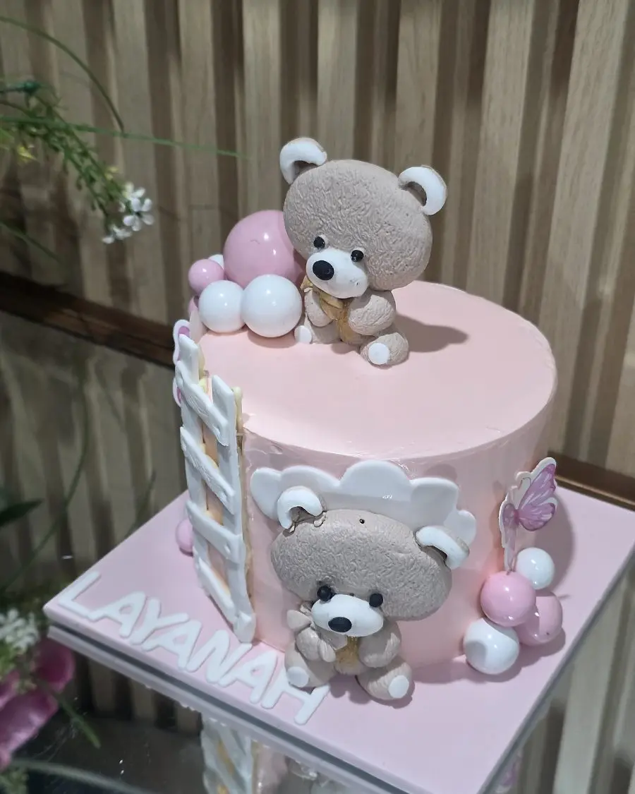 Teddy bear cake
