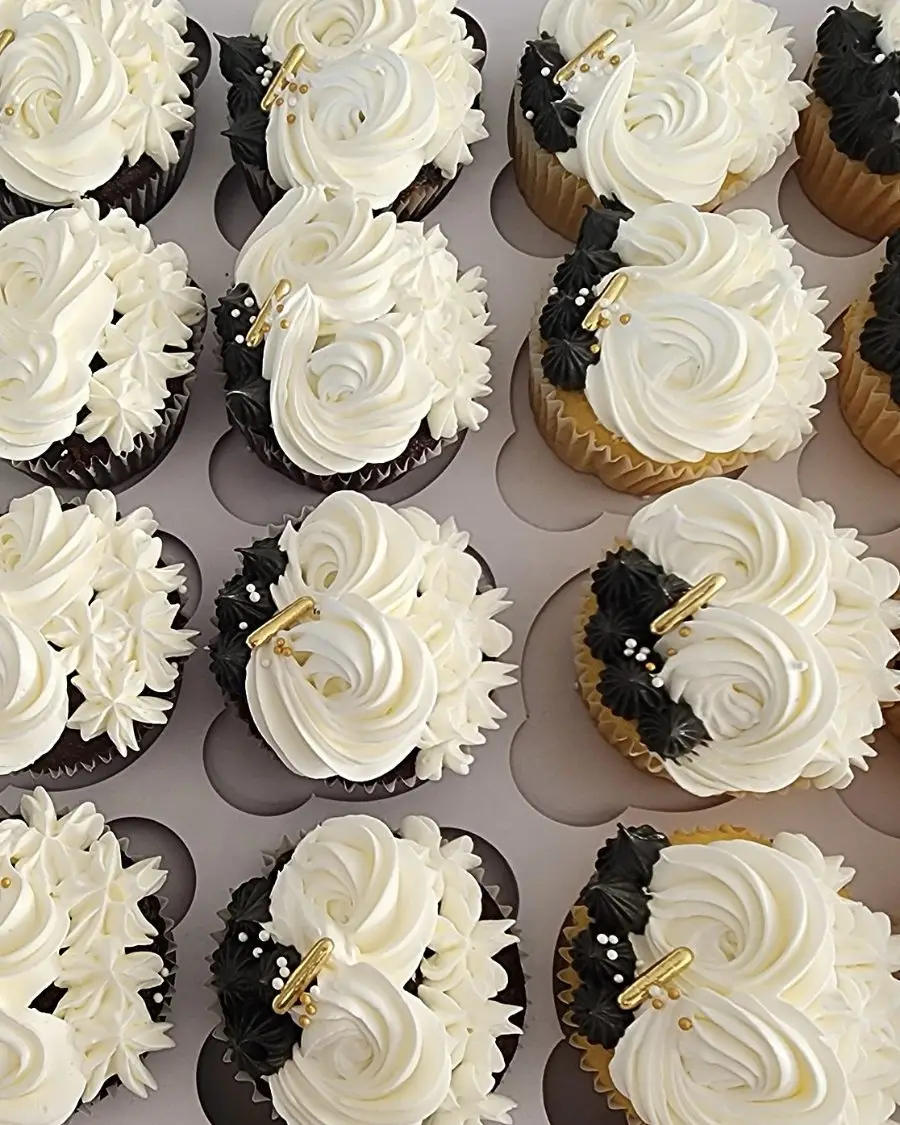 Black, white and gold cupcakes